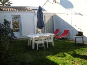 Maison de 2 chambres a La Couarde sur Mer a 500 m de la plage avec jardin clos et wifi